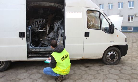 skradzione auto w dostawczaku