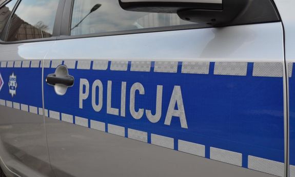 napis policja na radiowozie