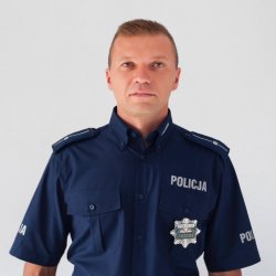 dzielnicowy z Posterunku Policji w Gołkowicach. Młodszy aspirant Łukasz Chłapek