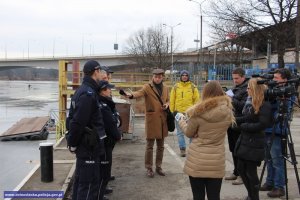 Zadbaj o swoje bezpieczeństwo - lód na wodzie, to &quot;krucha&quot; sprawa