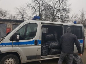 Zgierscy policjanci przechwycili nielegalne wyroby tytoniowe