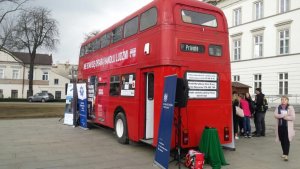 Wizyta londyńskiego autobusu informującego o zagrożeniach związanych ze współczesnym niewolnictwem