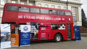 Wizyta londyńskiego autobusu informującego o zagrożeniach związanych ze współczesnym niewolnictwem