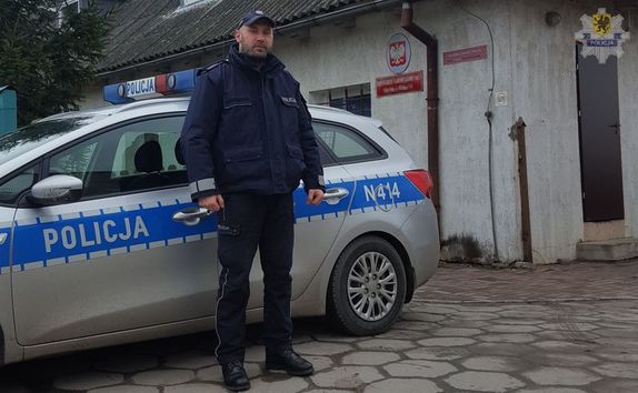 asp. Rafał Waśko dzielnicowy z Komisariatu Policji w Cedrach Wielkich