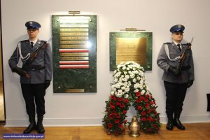 Uroczyste odsłonięcie tabliczek upamiętniających policjantów, którzy ponieśli śmierć na służbie