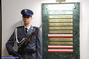 Uroczyste odsłonięcie tabliczek upamiętniających policjantów, którzy ponieśli śmierć na służbie