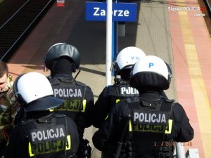 Policjanci dbali o bezpieczeństwo podczas półfinału Pucharu Polski