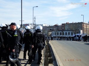 Policjanci dbali o bezpieczeństwo podczas półfinału Pucharu Polski