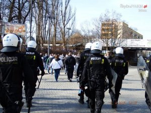 Policjanci dbali o bezpieczeństwo podczas półfinału Pucharu Polski