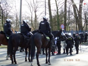 Policjanci dbali o bezpieczeństwo podczas półfinału Pucharu Polski