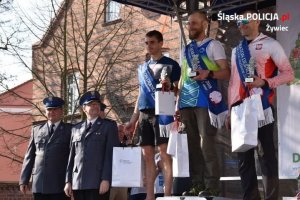 uczestnicy maratonu na podium