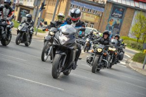 W sezon wjeżdżamy bezpiecznie! Motocyklowa parada z policjantami na czele