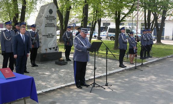 Uroczysty apel i ślubowanie nowo przyjętych policjantów garnizonu małopolskiego