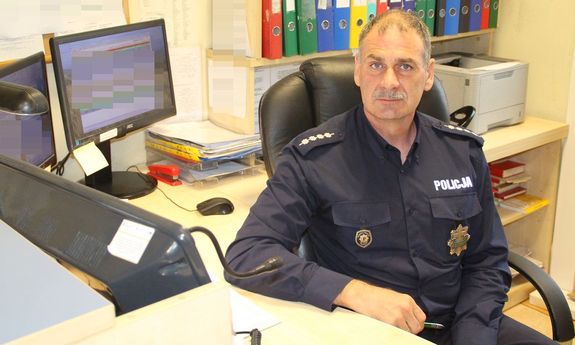 Asp. szt. Piotr Jankowski dyżurny nakielskiej policji