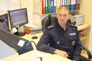 Asp. szt. Piotr Jankowski dyżurny nakielskiej policji