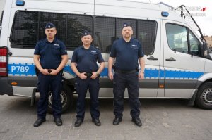 Policjanci, którzy pomogli starszej pani.