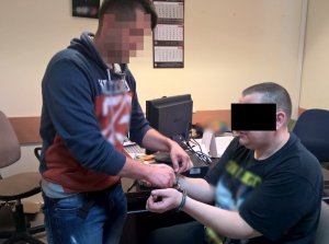 Mężczyzna zatrzymany przez policjantów