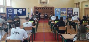Policjanci biorący udział w IV Turniej Klas Mundurowych województwa opolskiego.