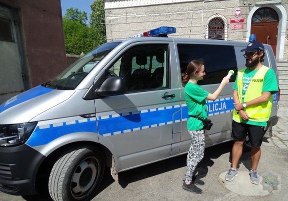 Grali po to by ostrzegać przed oszustwami