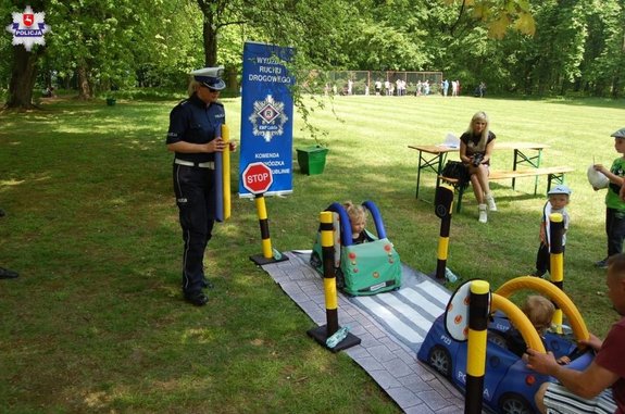 Policjanci na pikniku.