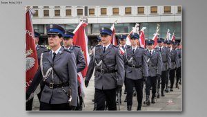 Maszerujący policjanci