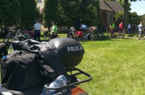 Policjanci bydgoskiej prewencji dbali o bezpieczeństwo cyklistów jadących dla Stasia i Bartka