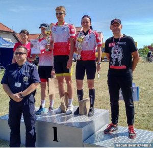 Policjanci na podium.