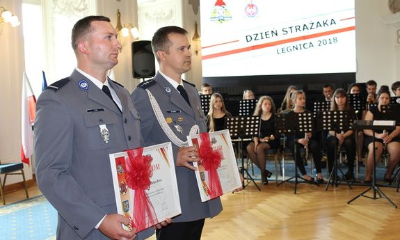 Policjanci z Wydziału Ruchu Drogowego Komendy Miejskiej Policji w Legnicy