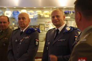 Policyjne pamiątki dla Centrum Weterana