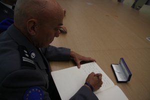 Policyjne pamiątki dla Centrum Weterana