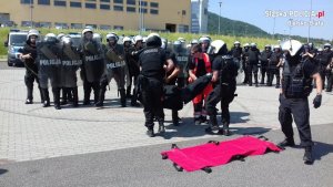 policjanci podczas ćwiczeń