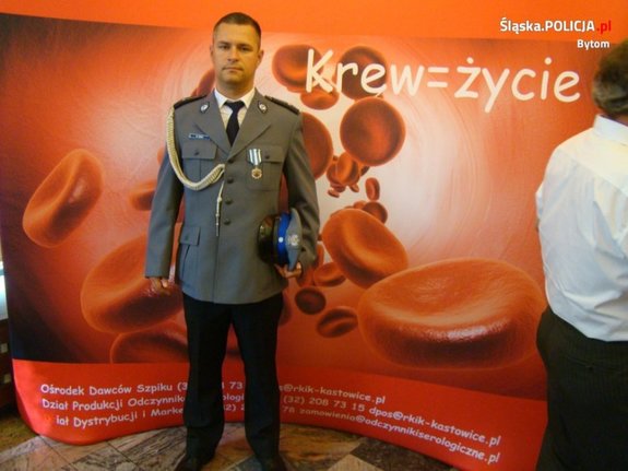 Bytomski dzielnicowy wyróżniony odznaczeniem Honorowego Dawcy Krwi