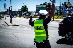 policjant w trakcie zmagań konkursowych