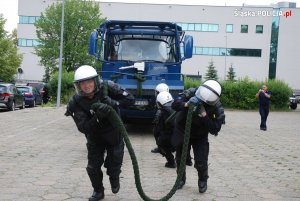 policjanci w trakcie zawodów