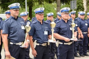 policjanci biorący udział w konkursie