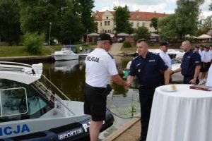 policjanci podczas pokazu