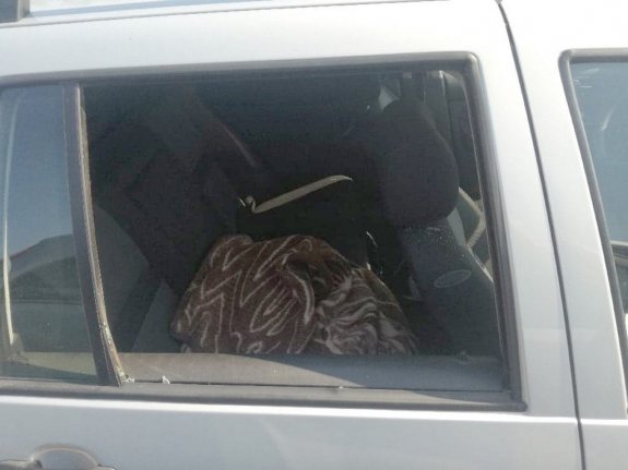 auto, w którym zamknięty był chłopiec