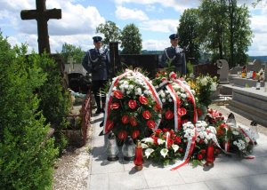 Na cmentarzu w Pruchniku, w 20. rocznicę śmierci gen. Marka Papały uczczono pamięć tragicznie zmarłego byłego szefa Polskiej Policji