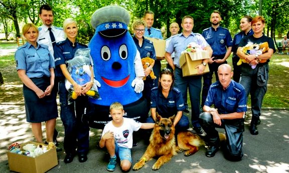 policjanci z wizyta u dzieci