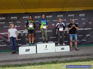 Dolnośląska policjantka na podium zawodów w kolarstwie górskim SOLID MTB Maraton