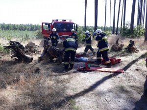 symulowana ewakuacja uczestników obozu harcerskiego