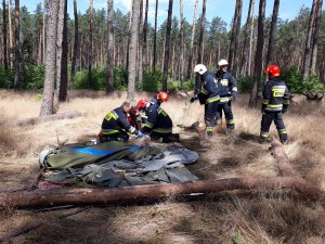 symulowana ewakuacja uczestników obozu harcerskiego