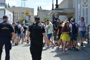 policjanci podczas zabezpieczenia