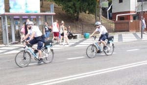 Policyjne patrole rowerowe w pasie nadmorskim