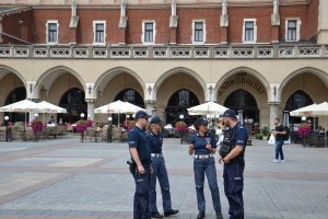 Podsumowanie efektów polsko-włoskich patroli na ulicach Warszawy i Krakowa