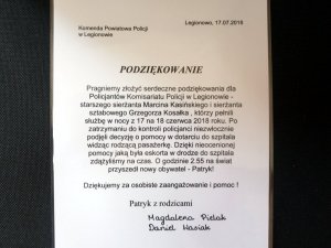 Pan Daniel i Pani Magdalena z dzieckiem wraz z dwoma legionowskimi policjantami