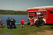 Policjanci dbając o bezpieczny wypoczynek nad wodą kontrolują nielegalne kąpieliska na terenie powiatu jeleniogórskiego