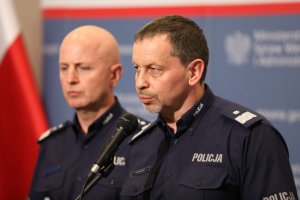 konferencja prasowa z udziałem Jarosława Zielińskiego wiceministra MSWiA oraz komendanta Głównego Policji gen. insp. Jarosława Szymczyka