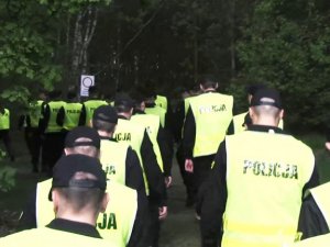 policjanci w trakcie poszukiwań