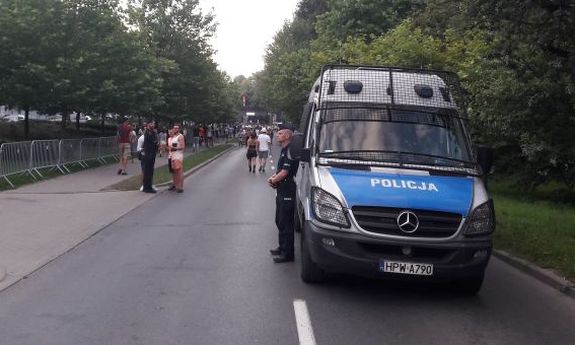 policjanci podczas zabezpieczenia imprezy